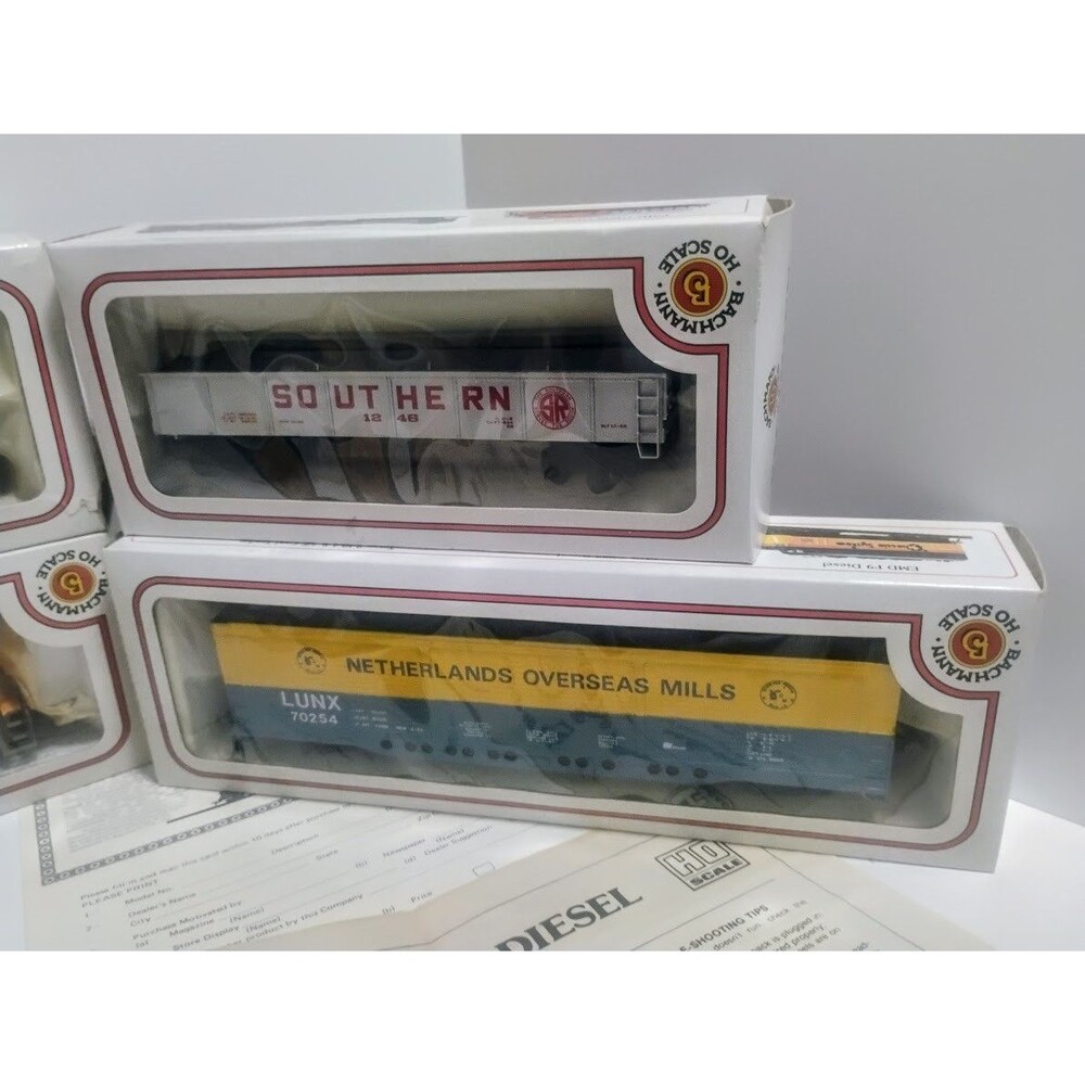 BACHMANN HO GAUGE RAILROAD TRAIN SET W LIGHTED UNION PACIFIC LOCOMOTIVE READ!!! - Picture 4 of 8